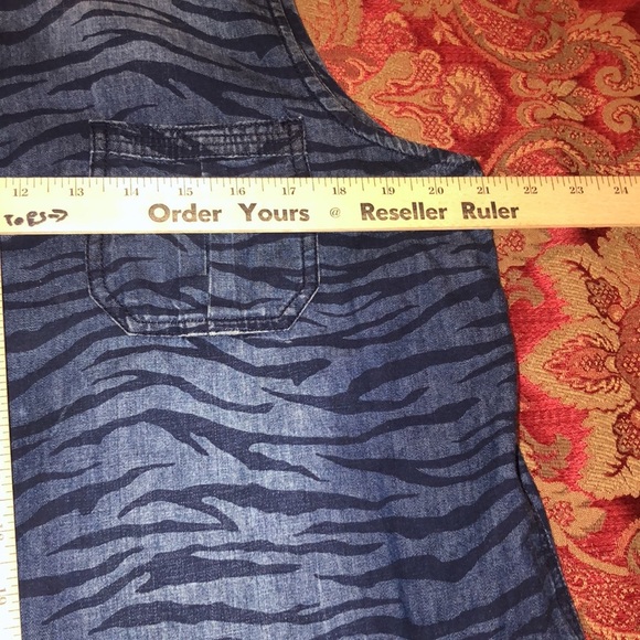 Chico’s large blue denim sleeveless animal print denim button down shirt - Picture 8 of 15